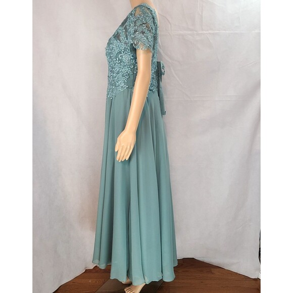 New Mother of the Bride (8) Eucalyptus Green Lace & Chiffon  Lace Up Back Dress - Picture 4 of 9